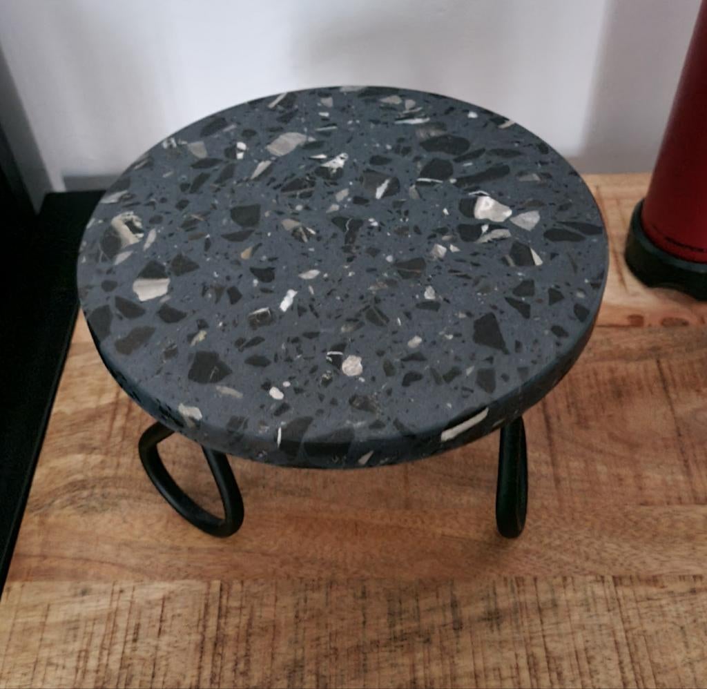 zwart laag klein rondmini  marmer tafeltje zie beschrijving, Huis en Inrichting, Tafels | Bijzettafels, Ophalen, Minder dan 45 cm