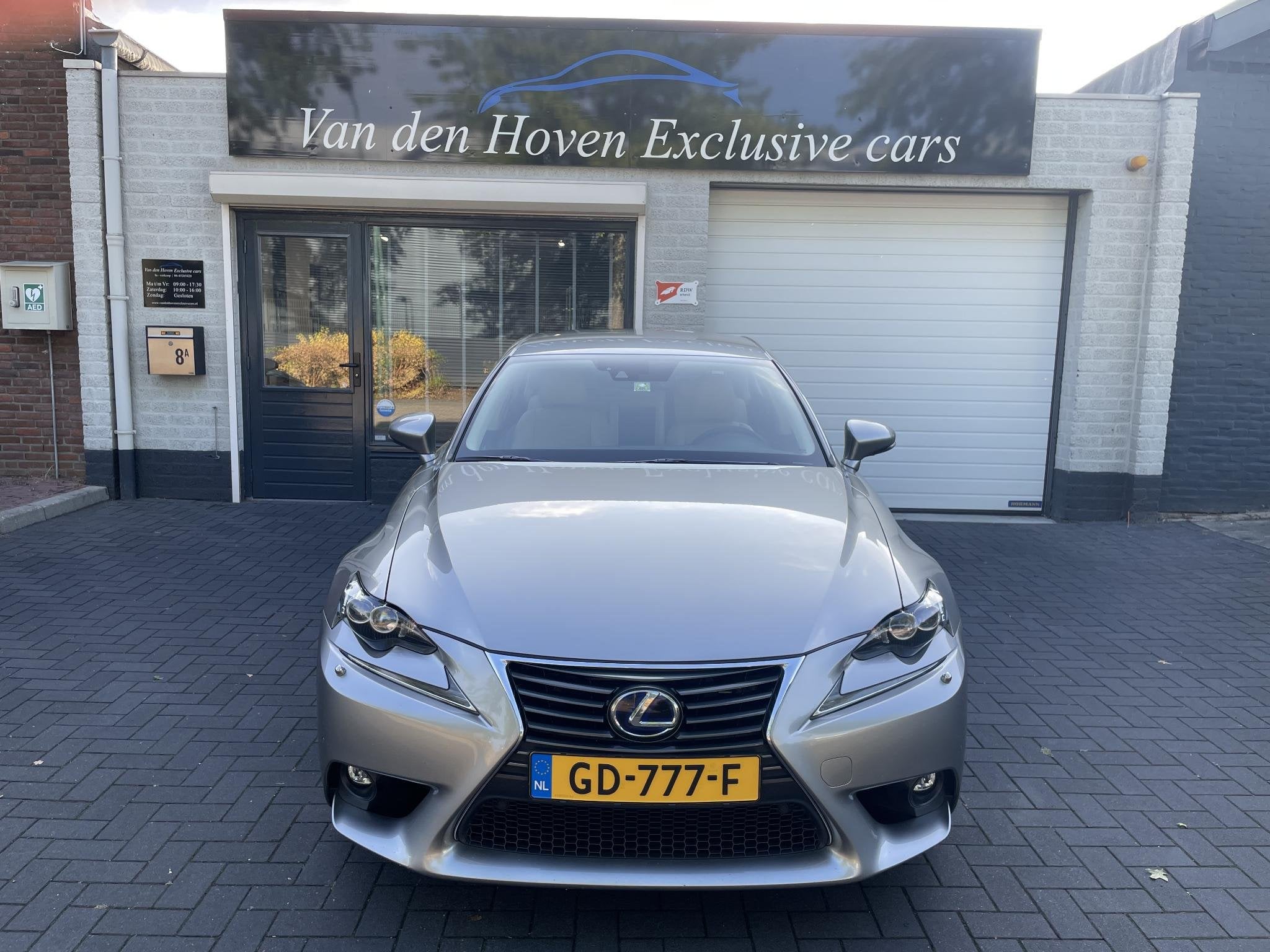 Lexus IS 300h Hybrid Luxury Line Dealer onderhouden., Auto's, Automaat, Dealer onderhouden, Achterwielaandrijving, Gebruikt