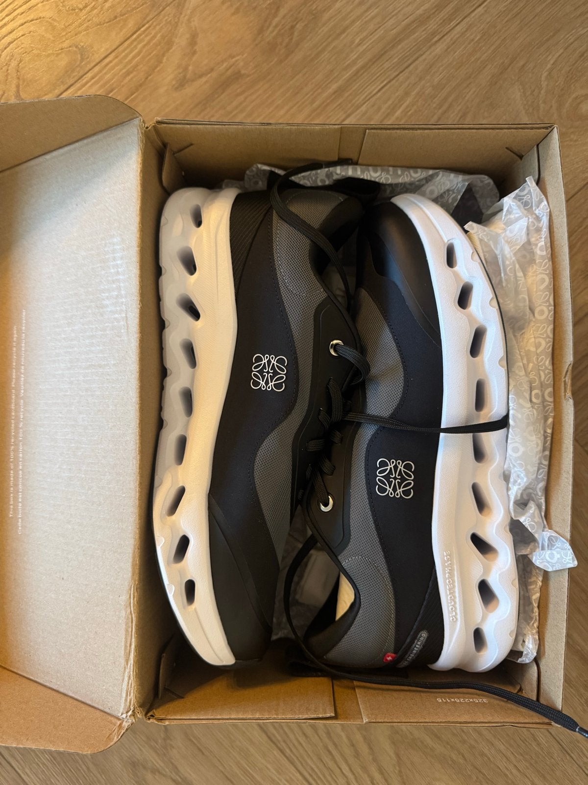 ON Running x Loewe Cloudtilt Sneakers Maat 43, Kleding | Heren, Schoenen, Ophalen of Verzenden, Nieuw, Zwart, Sneakers of Gympen