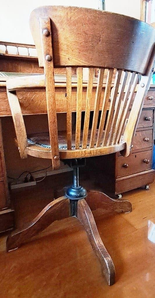 Foto 3 van Luxe Antieke Engelse Eikenhouten Bureaustoel – Merk Pooley