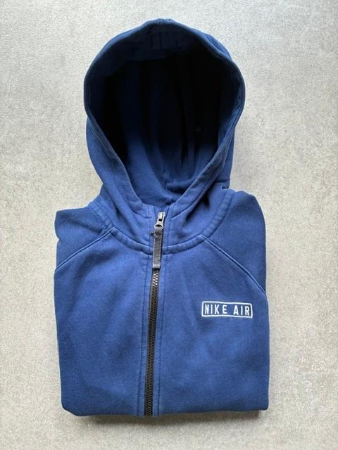 Vest  met capuchon Nike donkerblauw maat L (147-158), Kinderen en Baby's, Kinderkleding | Maat 152, Ophalen of Verzenden, Zo goed als nieuw