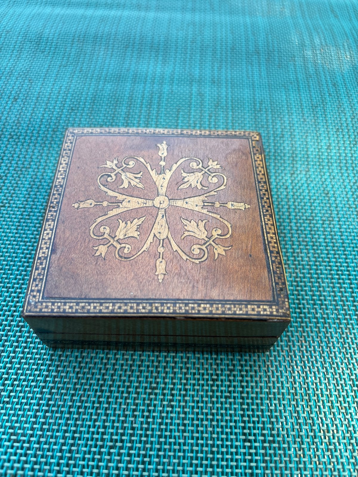 Antiek houten doosje met ingelegd decor, Ophalen of Verzenden
