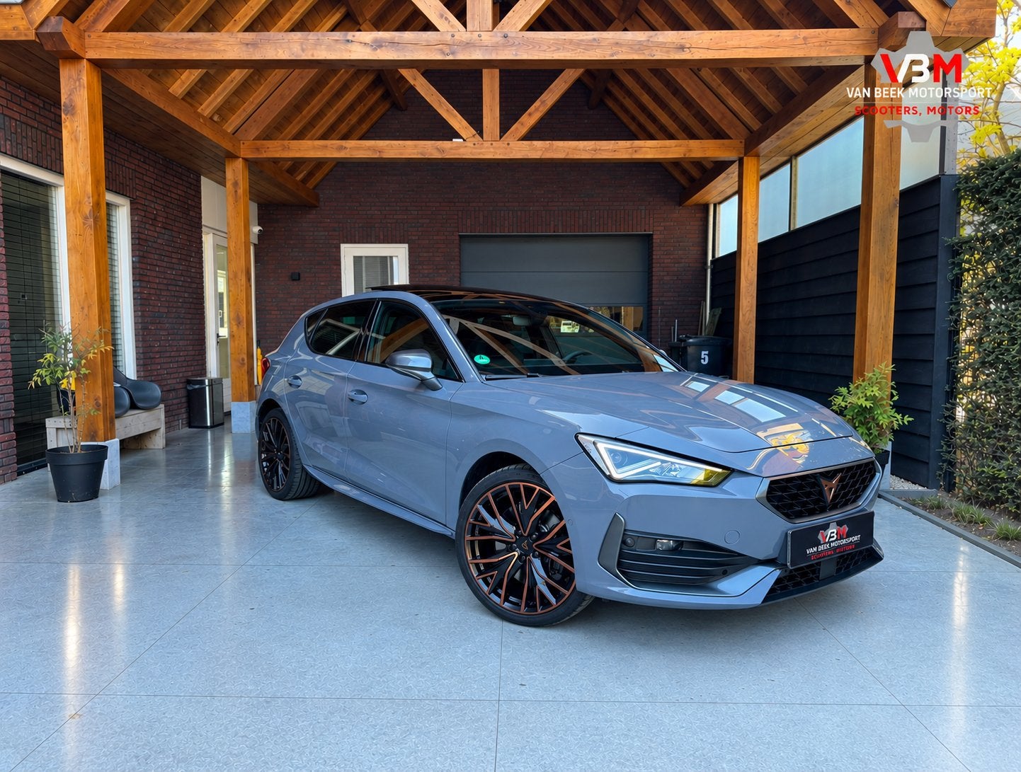 Cupra Leon 1.4 E-hybrid 245pk Dsg-6 pano/carplay/sfeer/key, Auto's, Dealer onderhouden, 4 cilinders, Leon, Hybride Elektrisch/Benzine