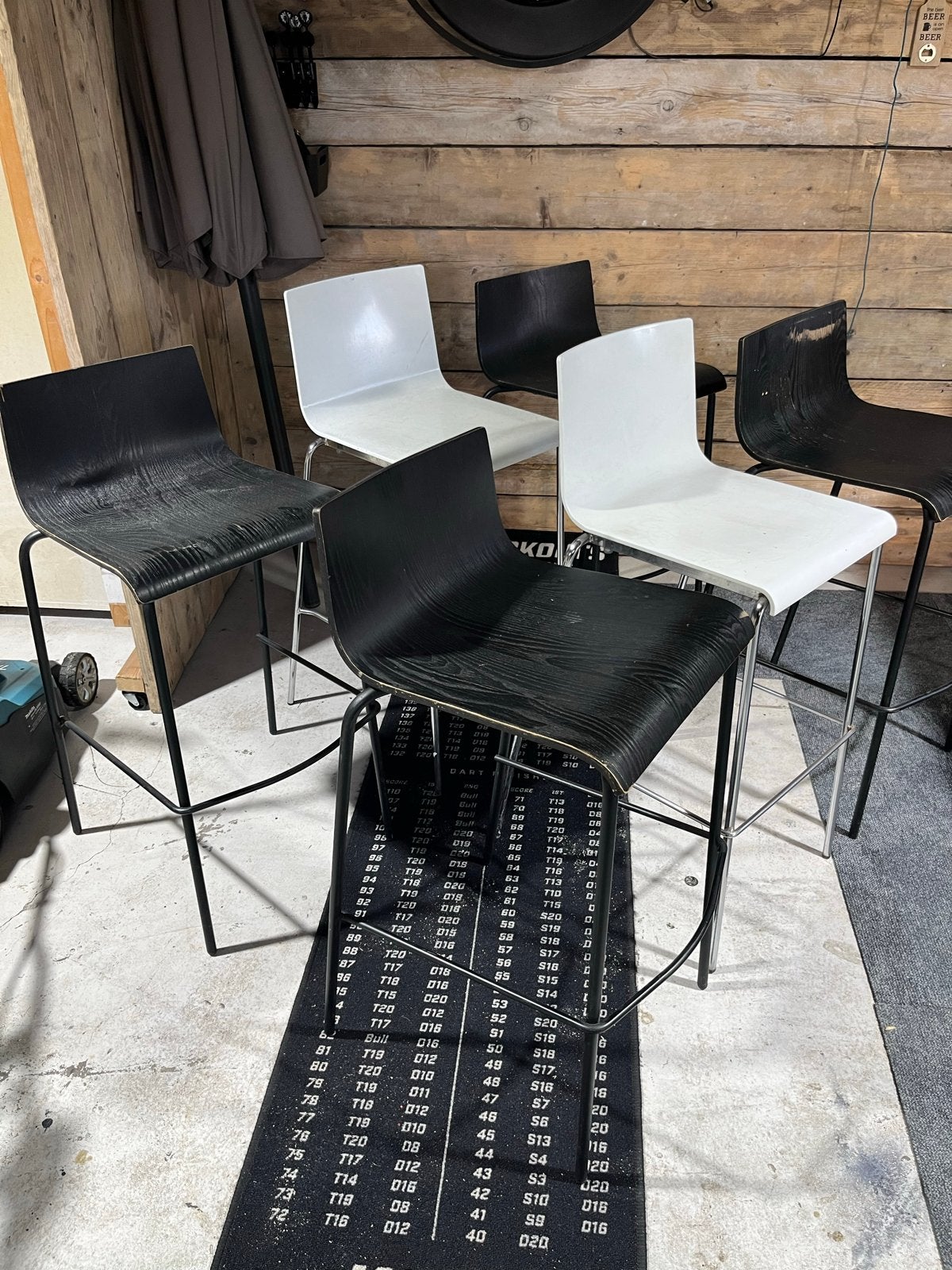 6 barkrukken met metalen onderstel - 4x zwart, 2x wit, Ophalen, 90 cm of meer, Metaal, Gebruikt