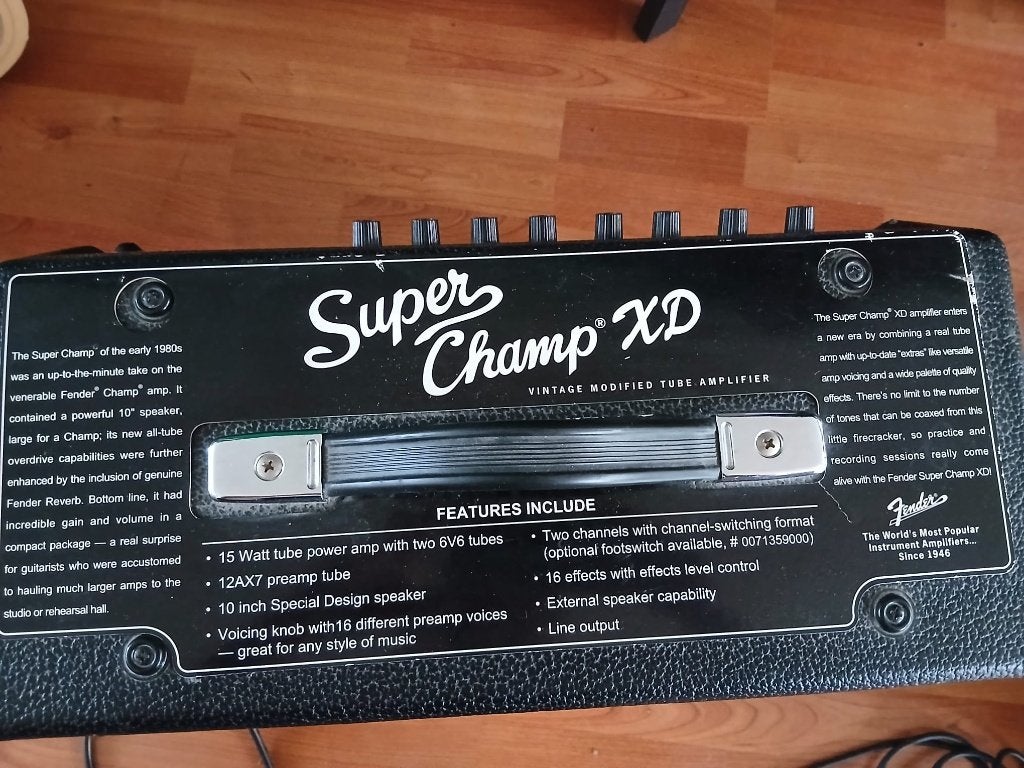 Foto 6 van Yamaha Pacifica PAC112J  Fender Super Champ XD + accessoires