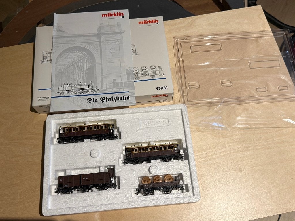 Märklin 43981 H0 Wagonset 'Die Phalzbahn 4 wagons' van de DB, Hobby en Vrije tijd, Modeltreinen | H0, Nieuw, Wagon, Wisselstroom