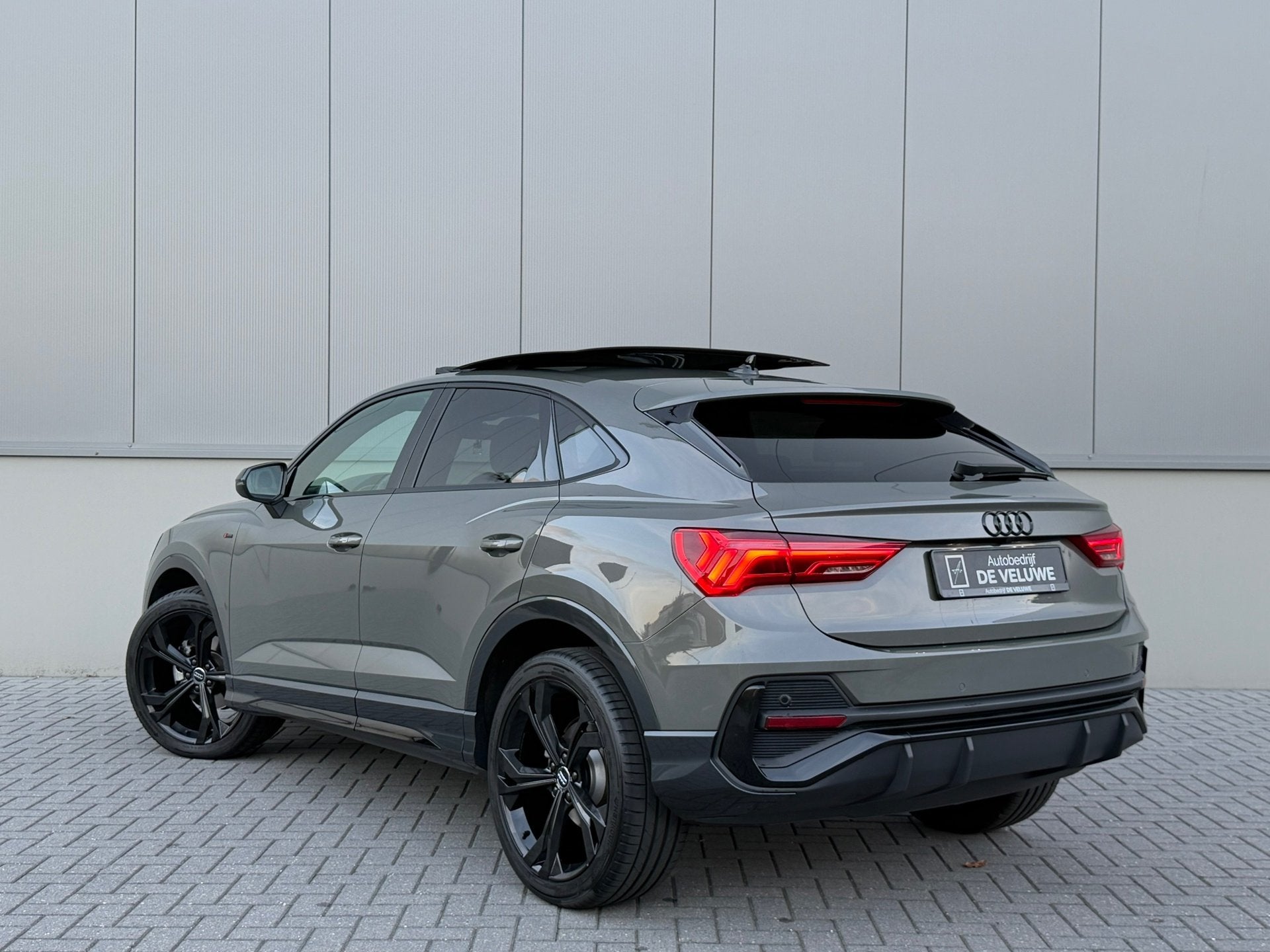 Audi Q3 Sportback 35 TFSI S-Line|Pano|ACC|Keyless|Sfeer|Nieu, Dealer onderhouden, 4 cilinders, 1505 kg, Leder en Stof