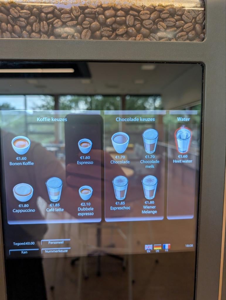 Zia 1 Koffiemachine met pinautomaat, Witgoed en Apparatuur, Koffiezetapparaten, Ophalen, Gebruikt, Koffiebonen, 10 kopjes of meer