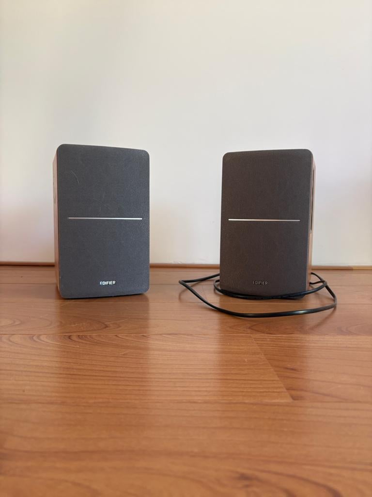 Edifier R1280T Multimedia Speakers - Houten Design