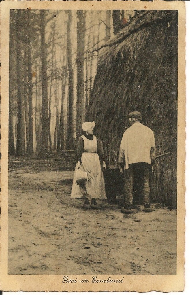 Oude Ansichtkaart Gooi en Eemland - Boerenpaar bij Hooiberg, Ophalen of Verzenden, 1940 tot 1960, Gelopen, Utrecht