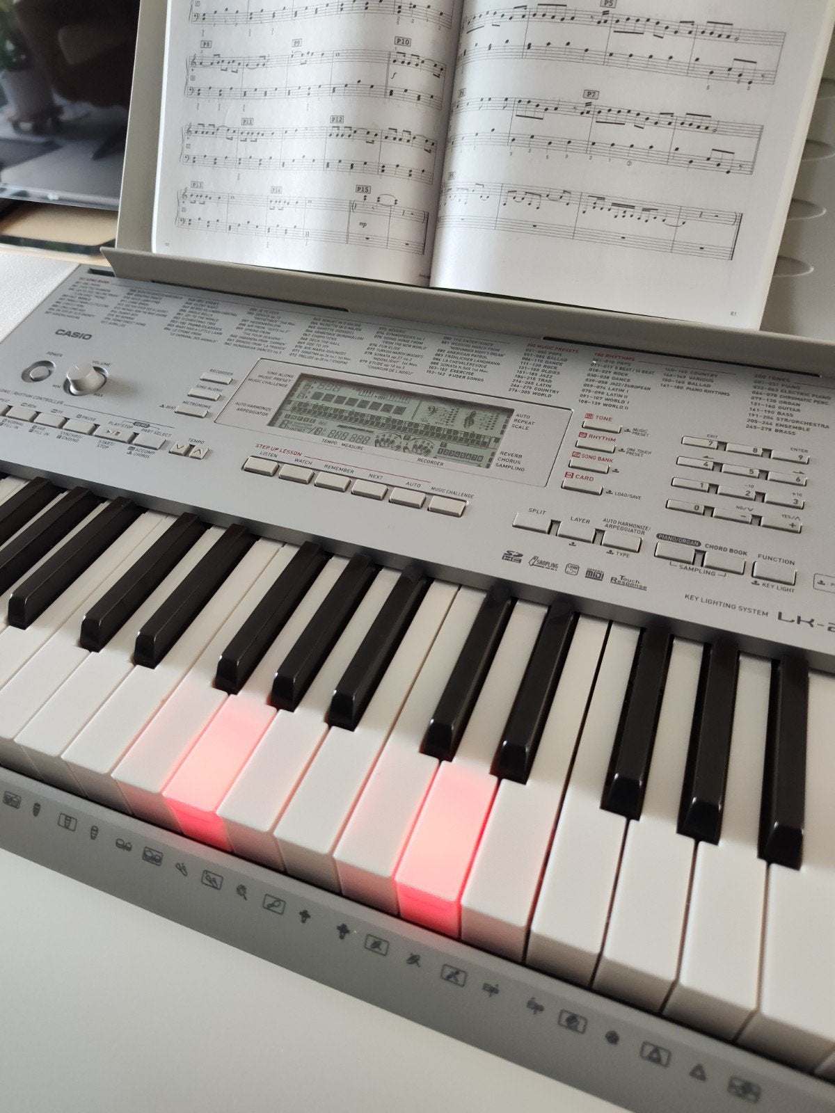 Casio LK-280 Keyboard met verlichte toetsen en SD kaart slot, Ophalen, Casio, 61 toetsen, Zo goed als nieuw