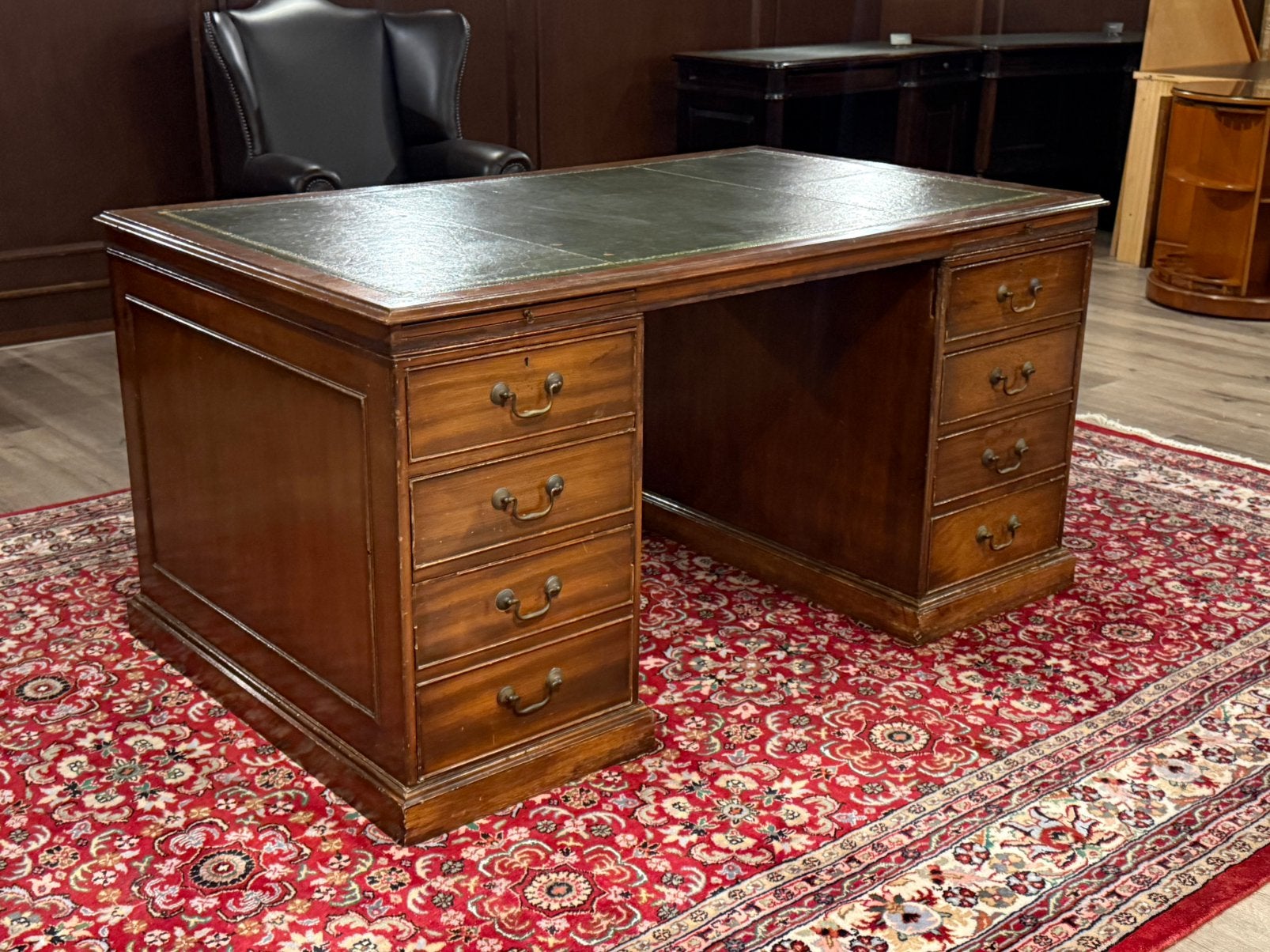 Antiek klassiek Engels bureau #677, Huis en Inrichting, Bureaus, Gebruikt, 150 cm, Hout, Bruin