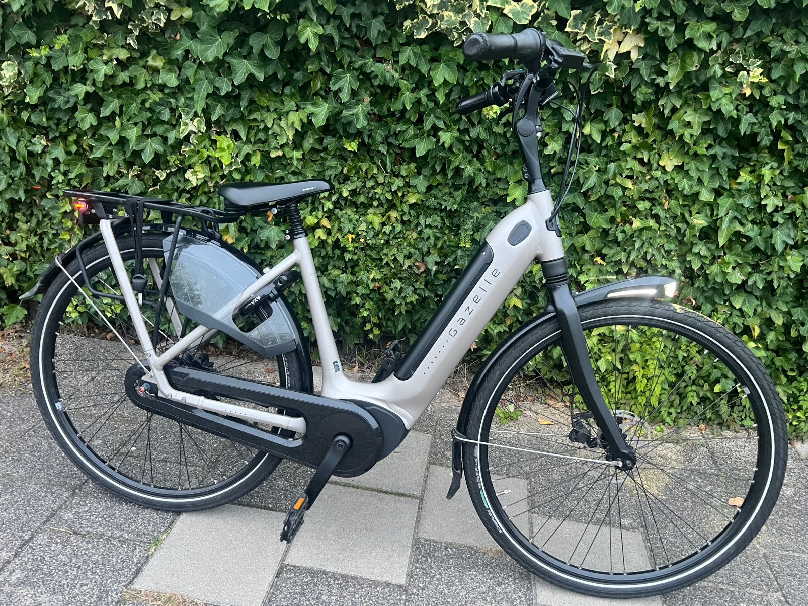 2 jaar oud Gazelle Grenoble C8 elektrische damesfiets 50 cm, 47 tot 51 cm, Ophalen of Verzenden, Zo goed als nieuw, Gazelle