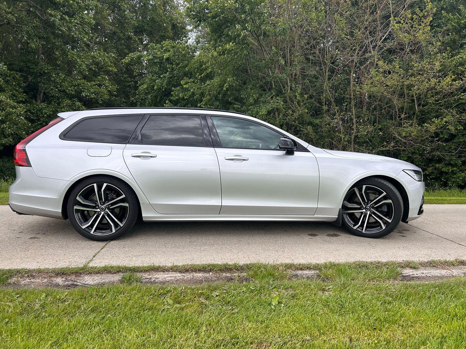Volvo V90 B4 197pk Mild Hybrid Aut 2021 Grijs, Auto's, Volvo, Startonderbreker, V90, Zwart, 4 cilinders