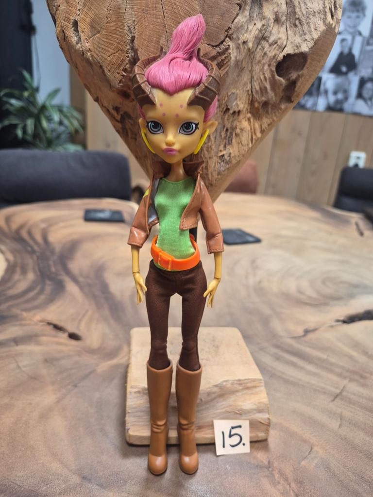 Monster High pop met roze haar en hoorns, Kinderen en Baby's, Speelgoed | Poppen, Ophalen of Verzenden, Gebruikt, Overige typen