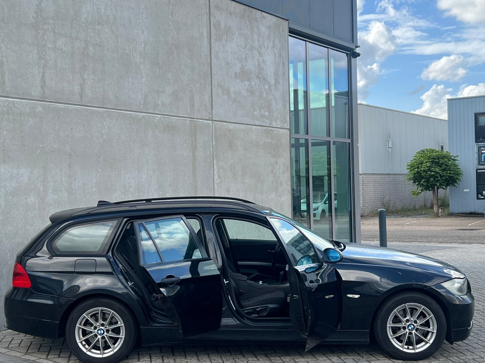 Zwarte BMW 3-Serie 320i E91 Touring Automaat/APK/Airco!, Automaat, 1995 cc, USB, 4 cilinders