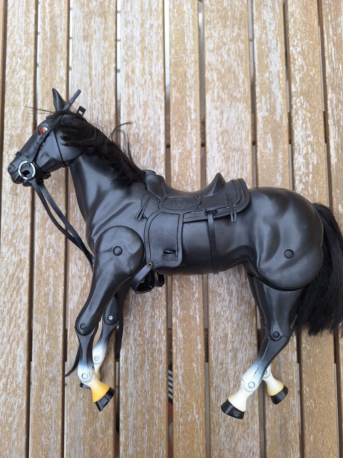 Zwart paard voor barbie's met verstelbare elementen & zadel, Ophalen of Verzenden, Gebruikt, Barbie