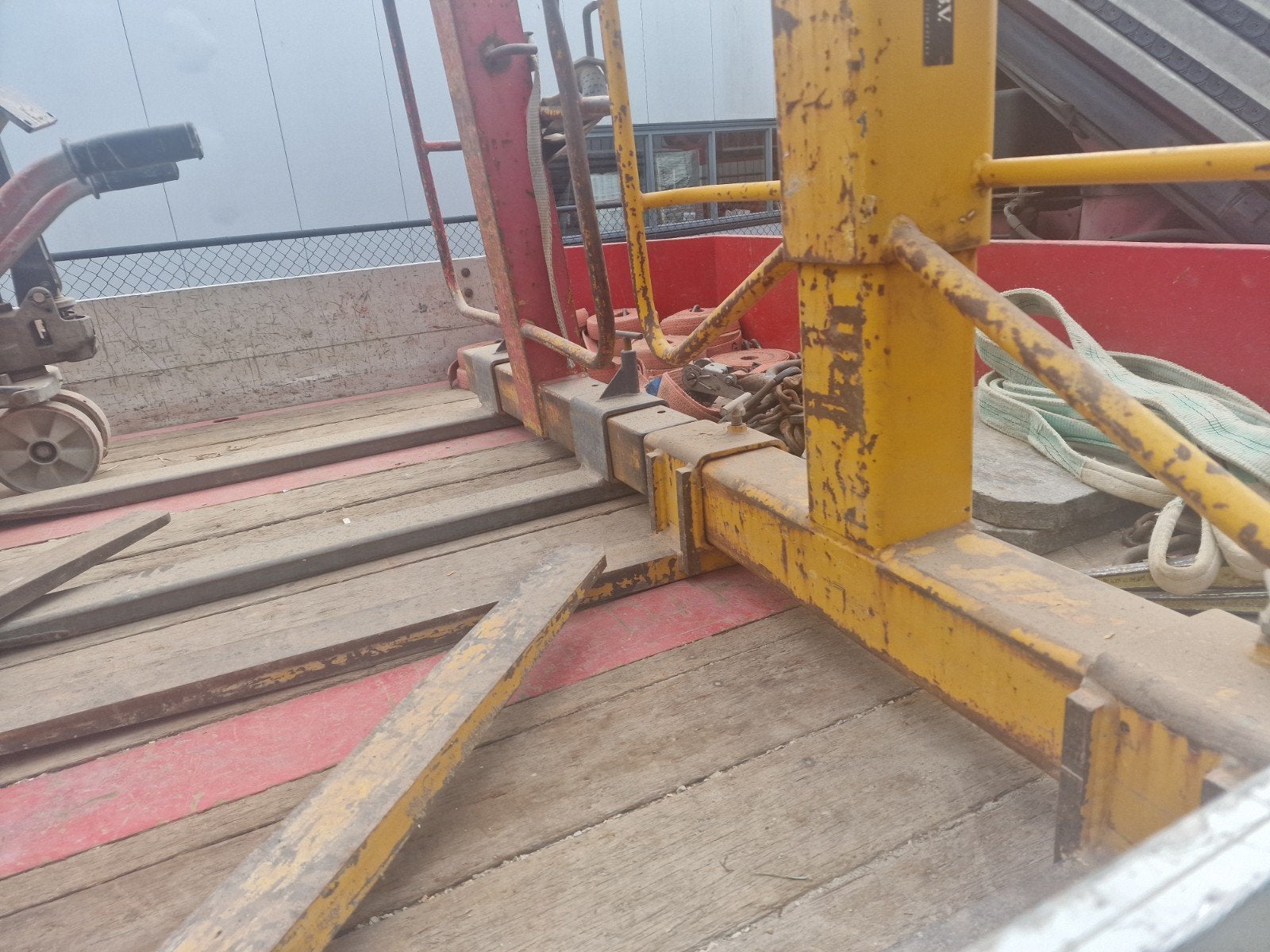 2  keer pallethaak, kolibri kraan 150 kg, betonkubel 500 lit, Zakelijke goederen, Machines en Bouw | Kranen en Graafmachines, Ophalen