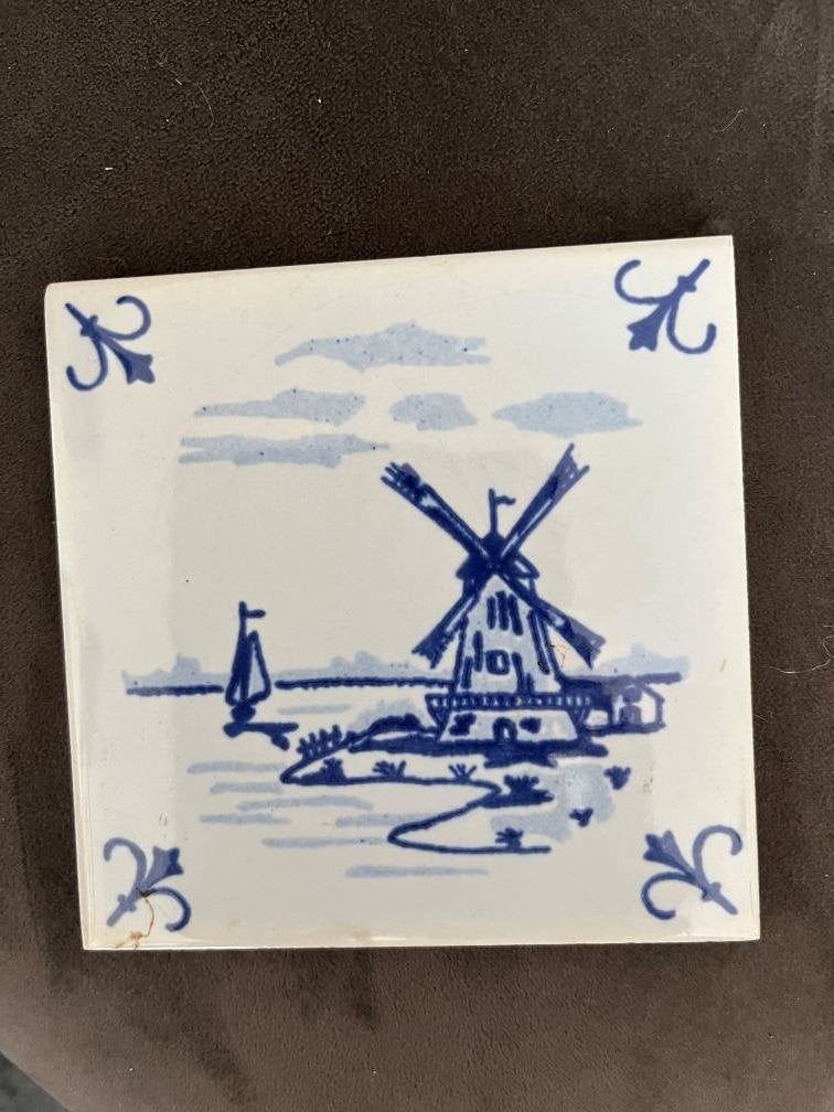 Delfts Blauwe Tegel met Molen en Zeilboot, Antiek en Kunst, Ophalen of Verzenden