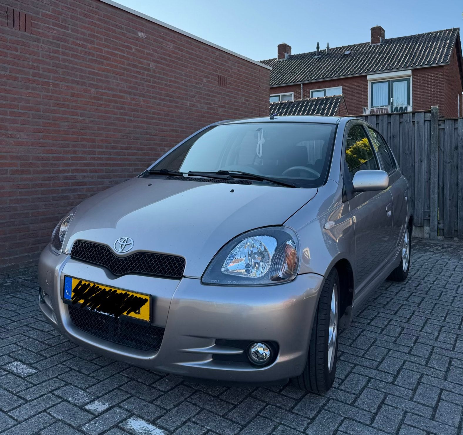 Toyota Yaris 1.5 16V VVT-i T Sport Voor de echte liefhebber!, Auto's, Toyota, Voorwielaandrijving, 4 cilinders, 400 kg, Airbags