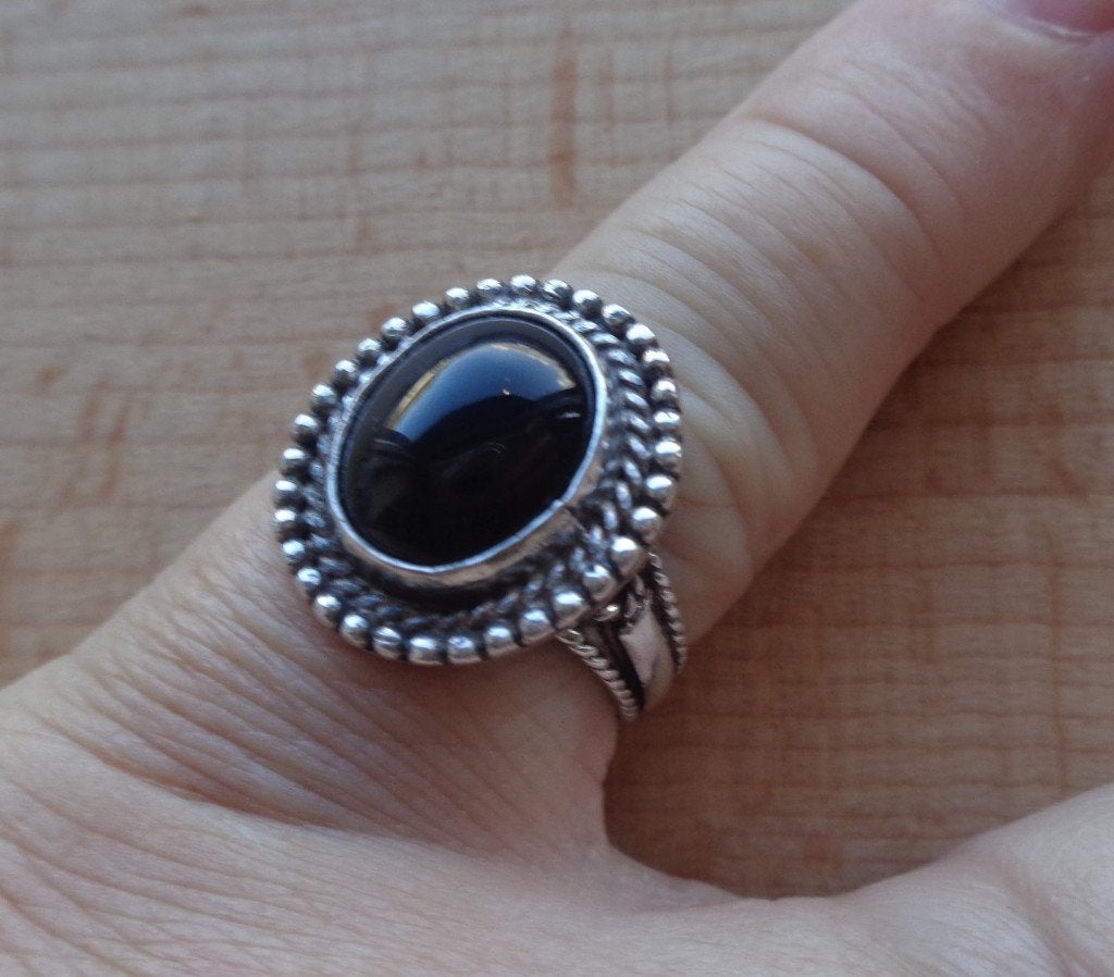zilveren sierlijke ring met zwarte steen [548], Verzenden, Dame, Zilver, Zilver