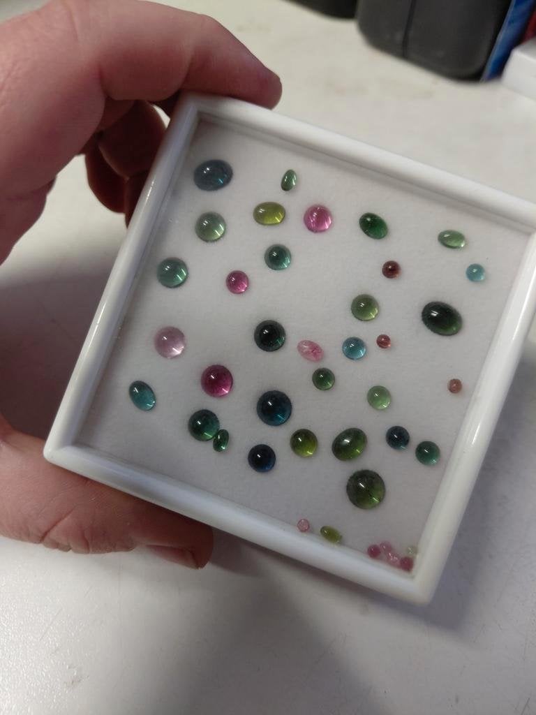 Lot met kleurrijke toermalijn cabochons goudsmid edelsmid, Ophalen of Verzenden