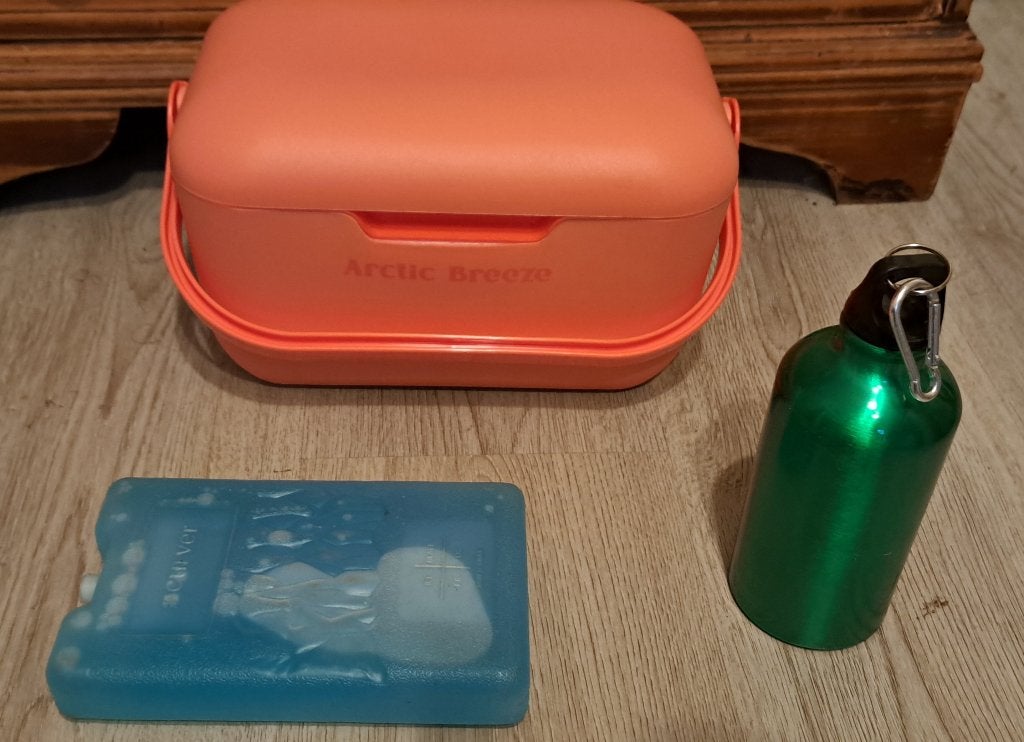 Te koop roze oranje koelbox met element en fles 28 x 19 x 16, Ophalen of Verzenden, Nieuw, Koelbox, Koelelement
