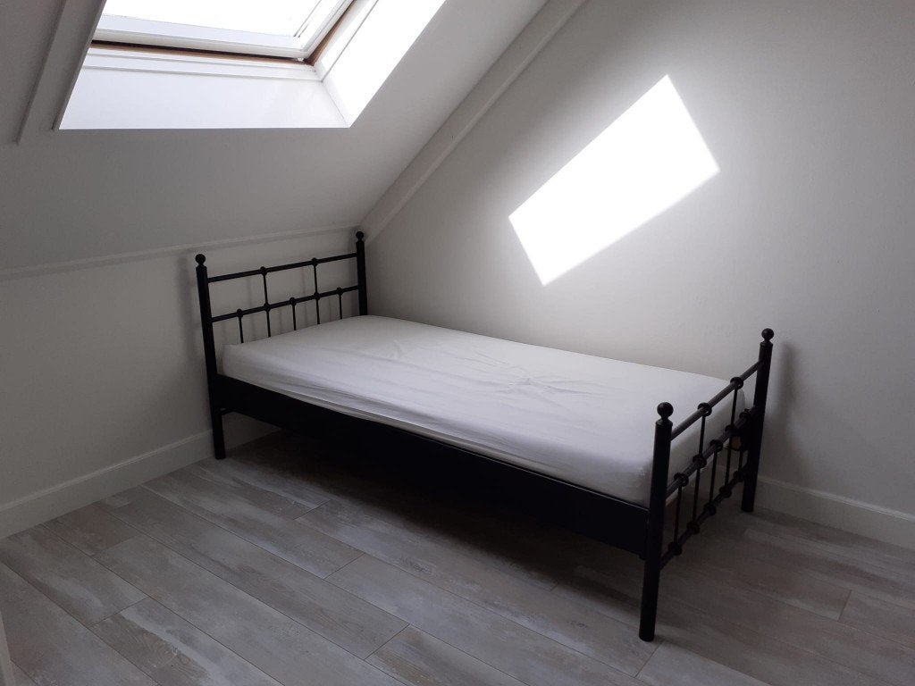 Zwarte bed, Ophalen, 100 cm, Eenpersoons, Zwart