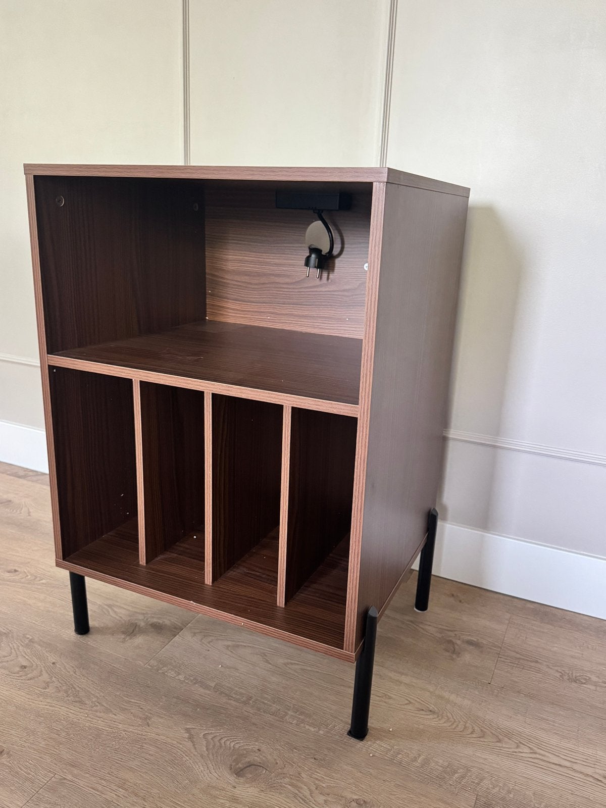 Foto 4 van Walnoot houten kastje voor platenspeler
