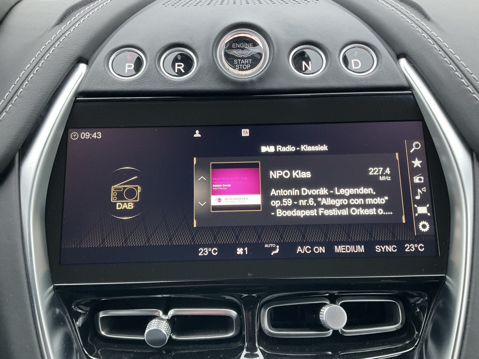 Foto 47 van Aston Martin Dbx 4.0 V8 360 Memory Stoelverw/koeling Sfeer
