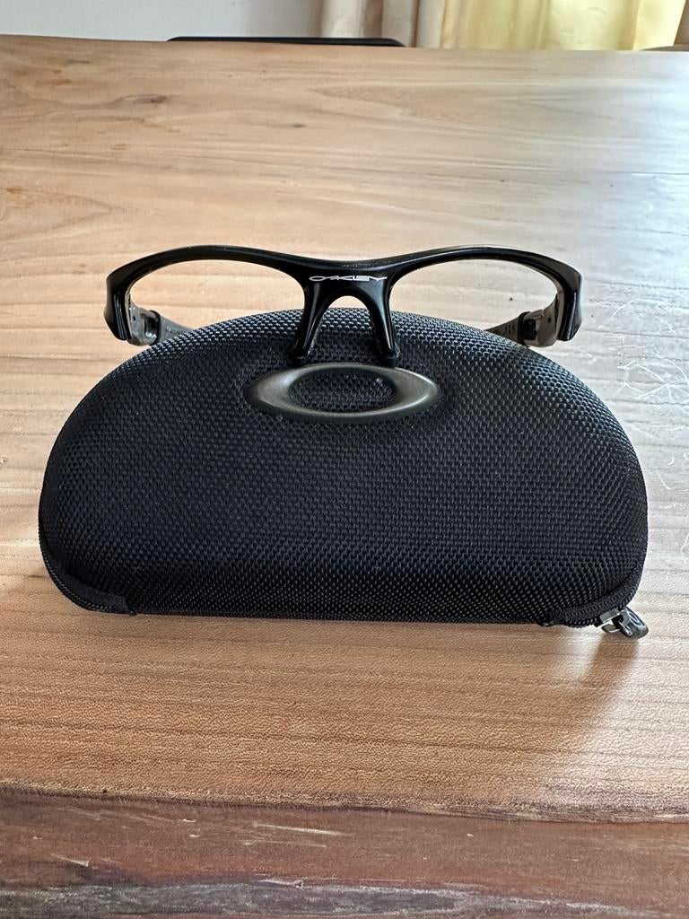 Oakley montuur, model Flak zonder lenzen incl originele Case, Gebruikt, Zonnebril, Zwart, Ophalen of Verzenden