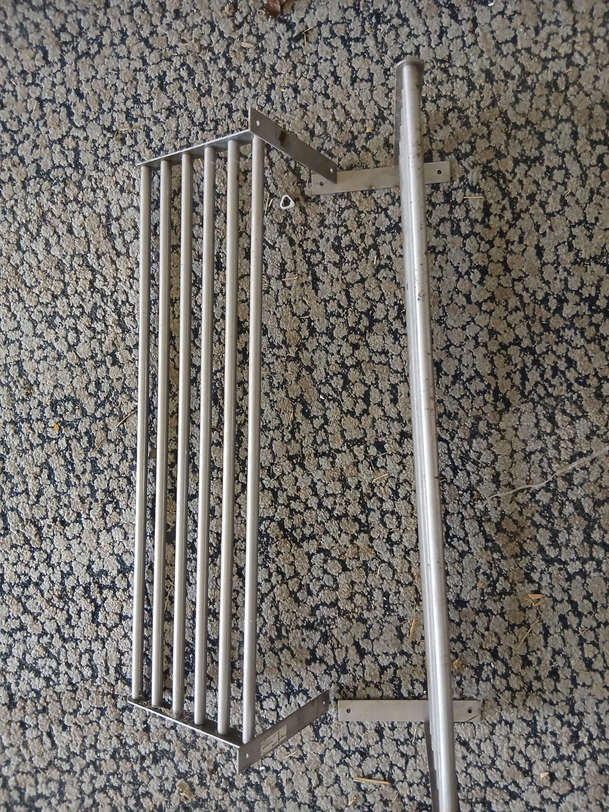 IKEA Grundtal wandkapstok/handdoekenrek 2 stuks, Wandkapstok, Gebruikt, Ophalen of Verzenden, Minder dan 100 cm