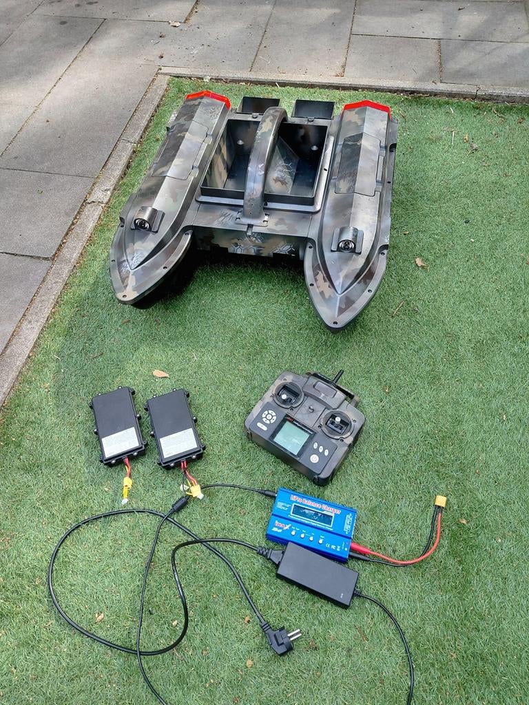 Jabo voerboot met GPS, autopilot, fishfinder en 4 voerbakken, Watersport en Boten, Ophalen, Gebruikt, Overige typen