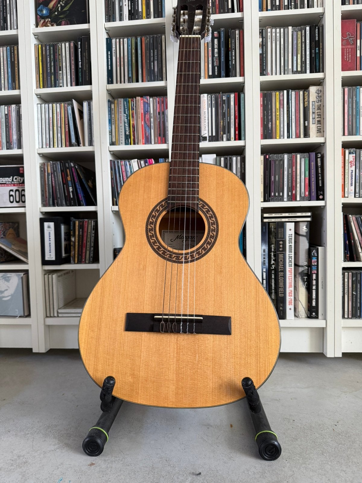 Morgan klassieke gitaar + hoes + gitaarstandaard, Ophalen, Zo goed als nieuw, Klassieke of Spaanse gitaar