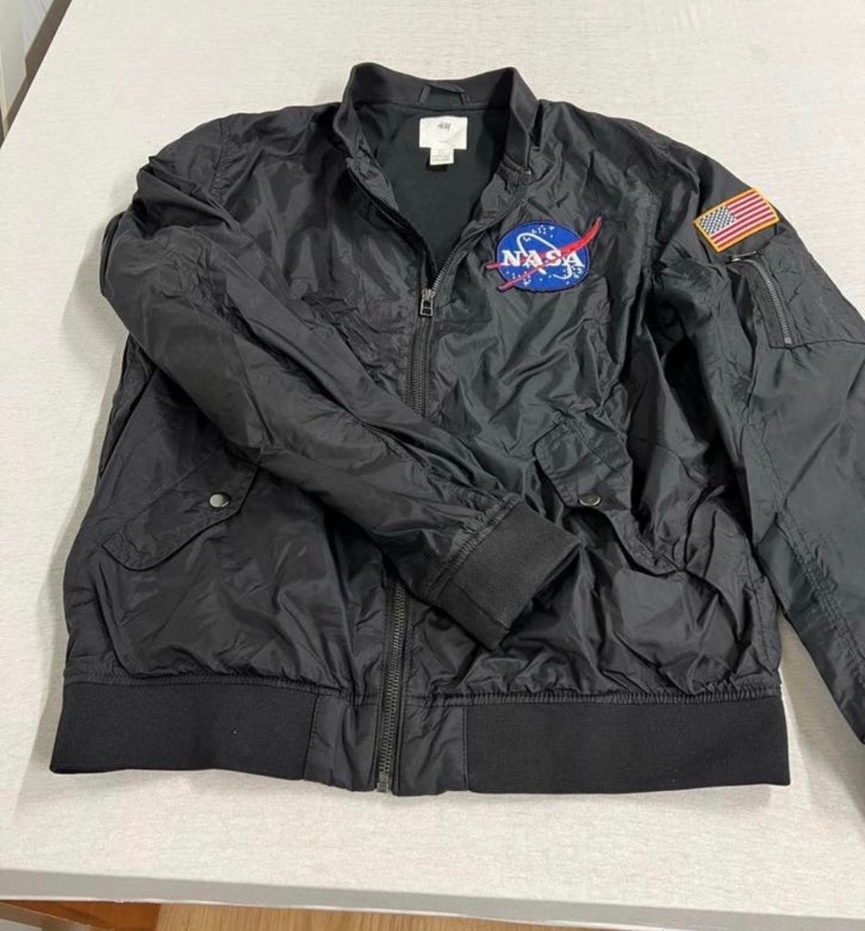 H&M Nasa jas jack bomberjack maat L pilotenjack ruimtevaart, Kleding | Heren, Maat 52/54 (L), Zwart, Ophalen of Verzenden, Zo goed als nieuw