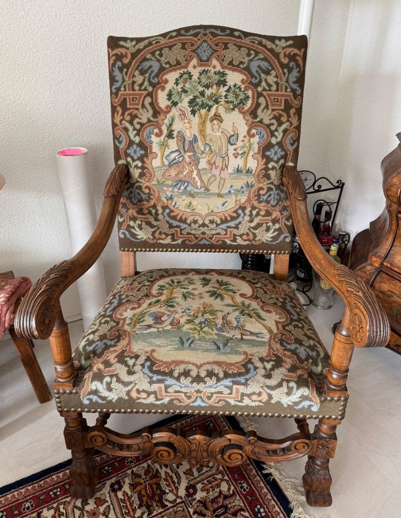 Antieke fauteuil met rijk houtsnijwerk en borduurwerk, Ophalen, Gebruikt, Eclectisch, barok, renaissance, 75 tot 100 cm