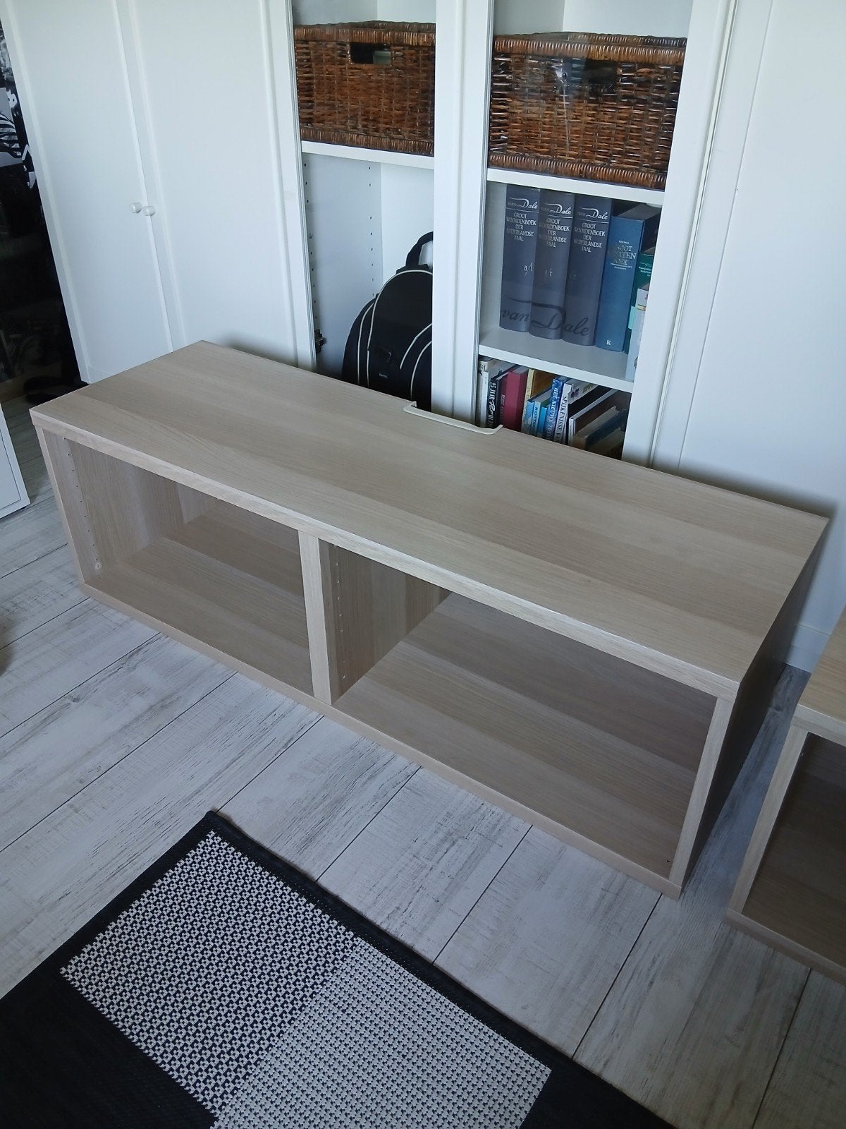 Besta videomeubel, Ophalen