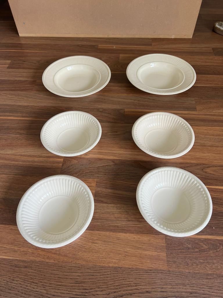 Wedgwood: 2 soepborden en 4 bakjes/kommetjes, Ophalen