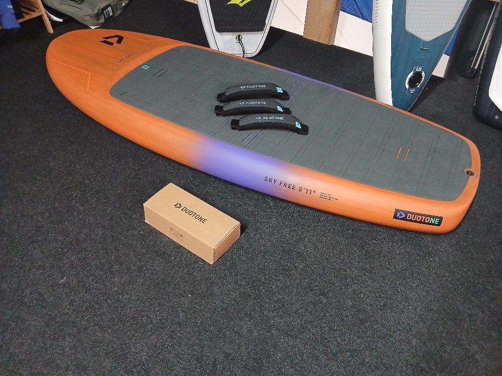 Duotone SKY FREE 5'11 120 L 2026 wing foil board, Ophalen, WINGSHOP.NL, WINGSHOP.NL, Zo goed als nieuw