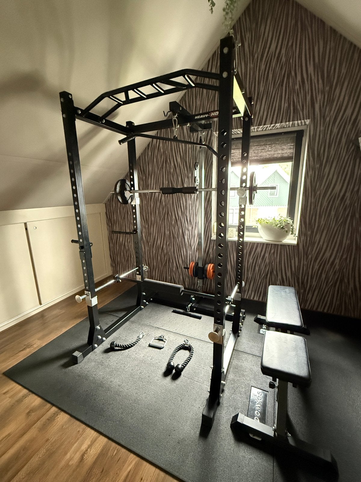 Complete home gym: power rack+lat pulley+bank+68kg gewichten, Ophalen, Gebruikt, Metaal, Krachtstation