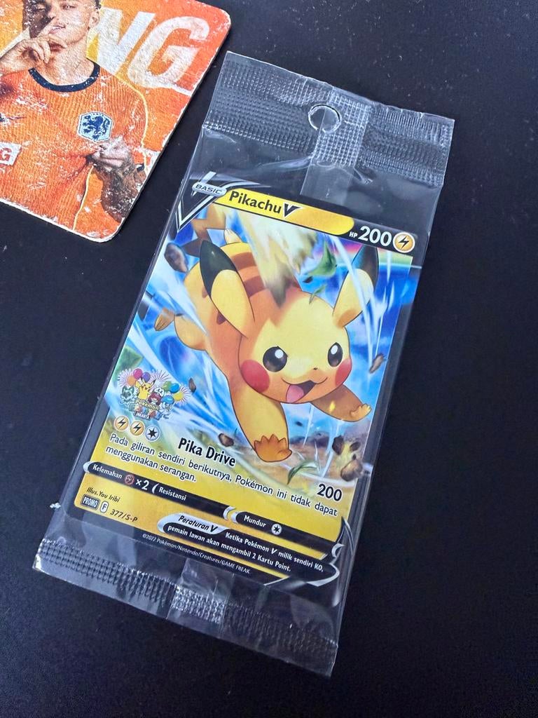 Sealed Stamped Pikachu V Promo Kaart (SWSH175) - Pokémon TCG, Ophalen of Verzenden, Nieuw, Losse kaart