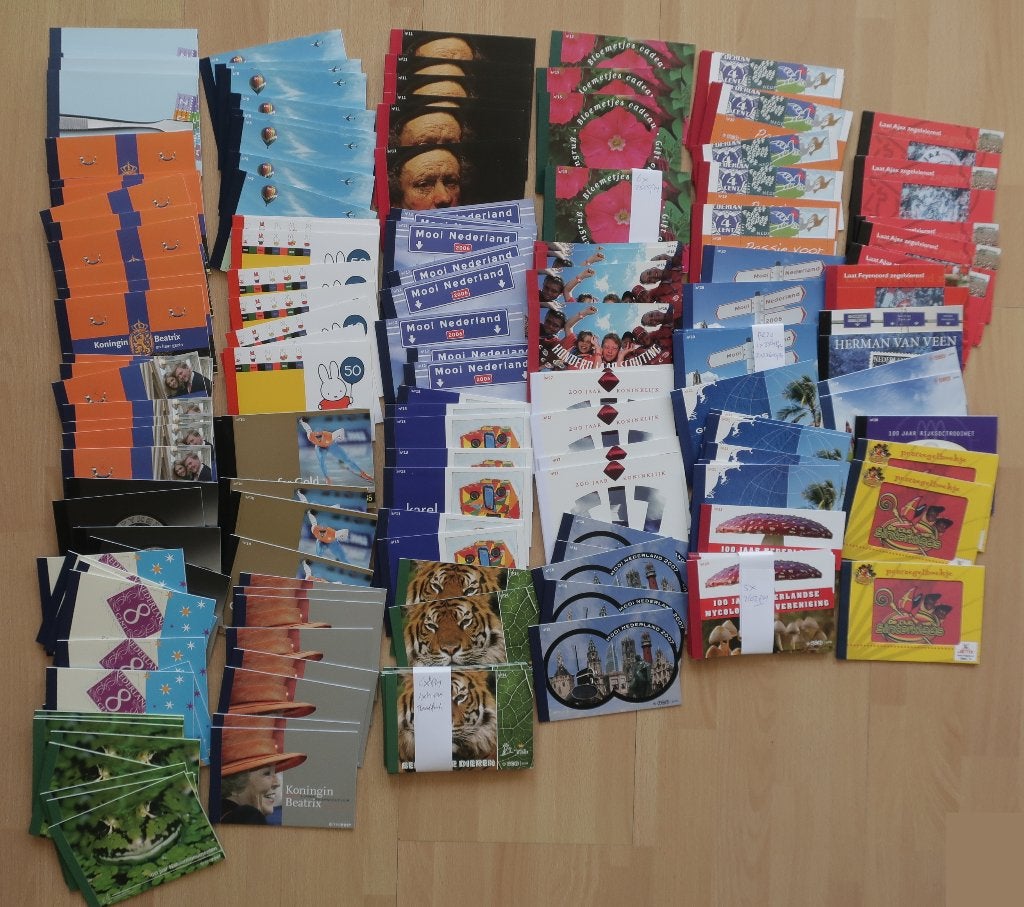 Partij 165 Prestigeboekjes wb plaatfouten nominaal € 729, Ophalen of Verzenden, Na 1940, Postfris