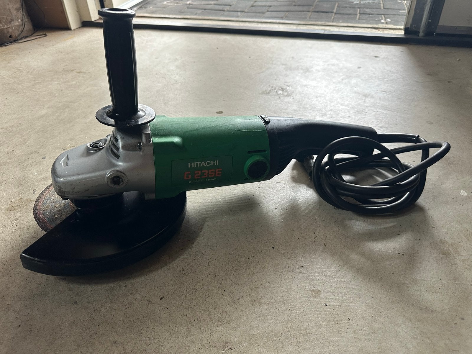 Hitachi haakse slijper G23SE 230mm 2400W, Ophalen of Verzenden, Gebruikt, 1000 watt of meer, Haakse handslijpmachine