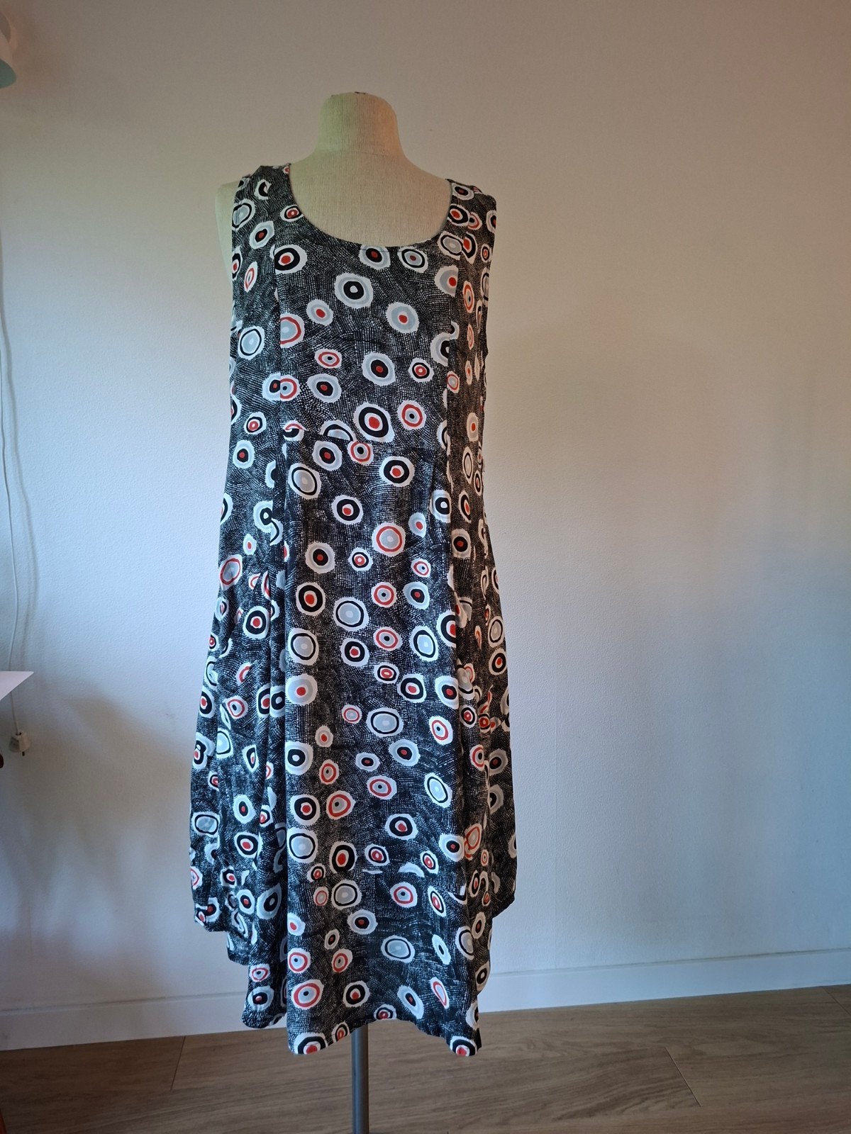 Ultimate Mik's Amsterdam Jurk Maat 36/38, Kleding | Dames, Jurken, Ophalen of Verzenden, Gedragen, Maat 38/40 (M), Onder de knie