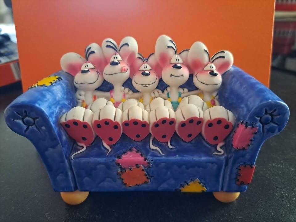 DIDDL, Leuke spaarpot met muisjes op de bank, Ophalen of Verzenden, Zo goed als nieuw, Metaal of Blik