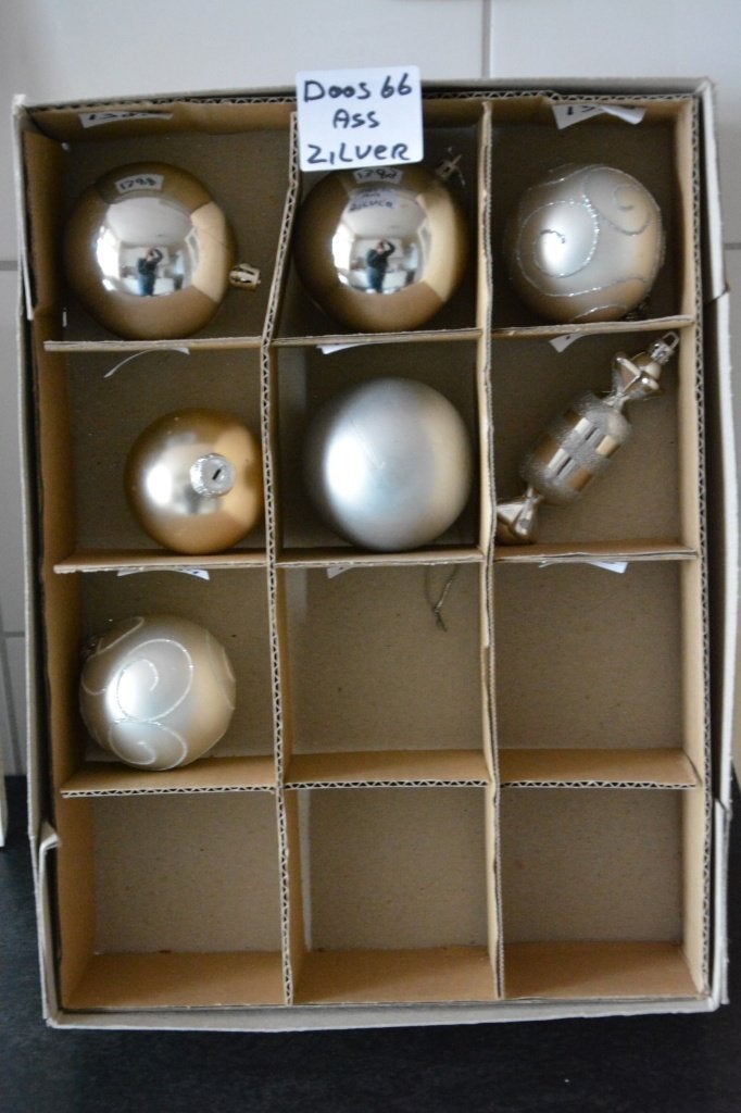 Kerstballen zilver Doos 66, Ophalen of Verzenden, Zo goed als nieuw
