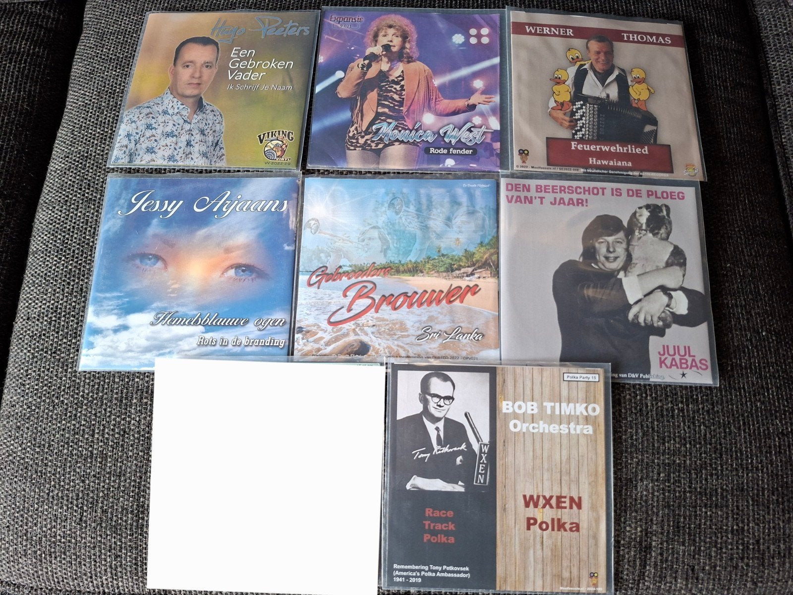Nieuw vinyl uitzoeken 12.50 euro per stuk
Vaste prijs verzen, Ophalen of Verzenden, Nieuw in verpakking, Overige formaten, Levenslied of Smartlap