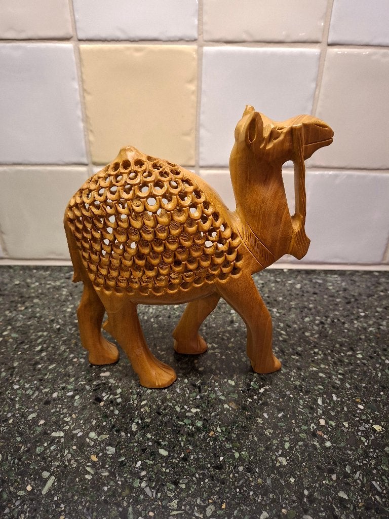 Dromedaris met baby in buik Jali techniek, Antiek en Kunst, Houtsnijwerk, Minder dan 20 cm, Ophalen of Verzenden, Zoogdier