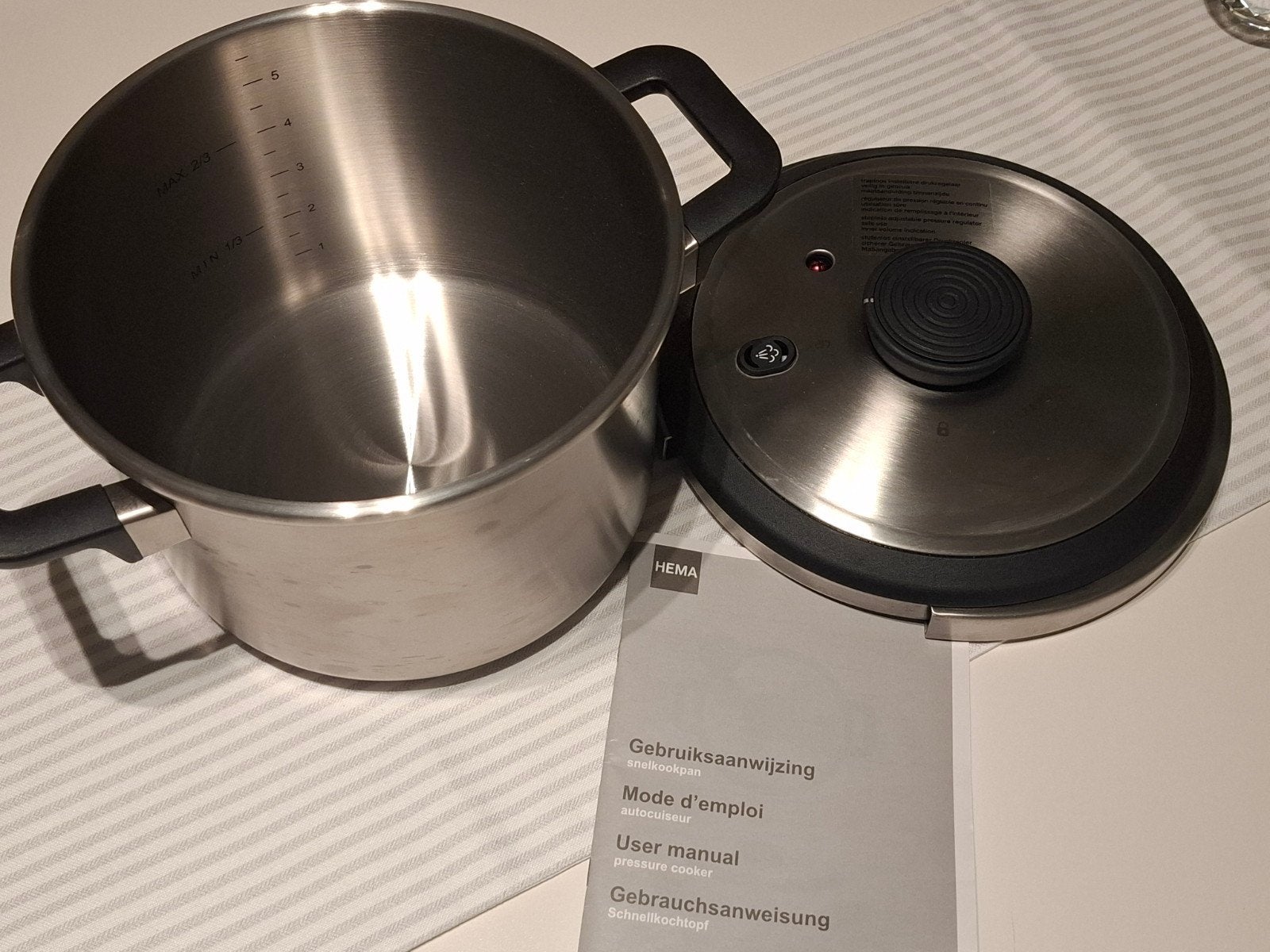 Nieuwe HEMA Snelkookpan 24 cm - 6L, Huis en Inrichting, Keuken | Keukenbenodigdheden, Ophalen of Verzenden, Nieuw