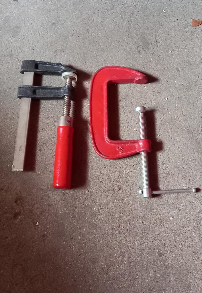 Set van 2 klemmen: lijmklem en C-klem, Doe-het-zelf en Verbouw, Gereedschap | Handgereedschap, Ophalen of Verzenden, Gebruikt